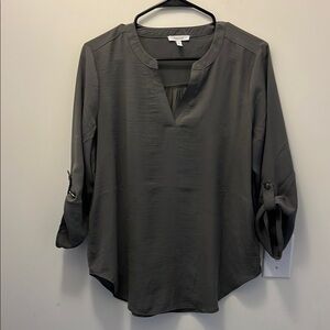 Maurice’s solid gray flowy tunic style shirt Size Medium